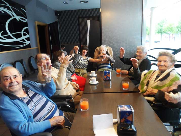 Personas mayores de la Residencia Txurdinagabarri de Bilbao