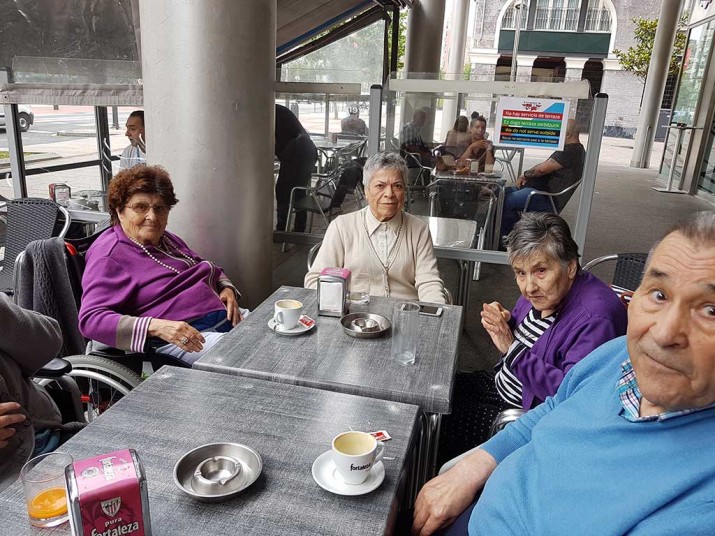 Verano en la Residencia de persdonas mayores Txurdinagabarri de Bilbao