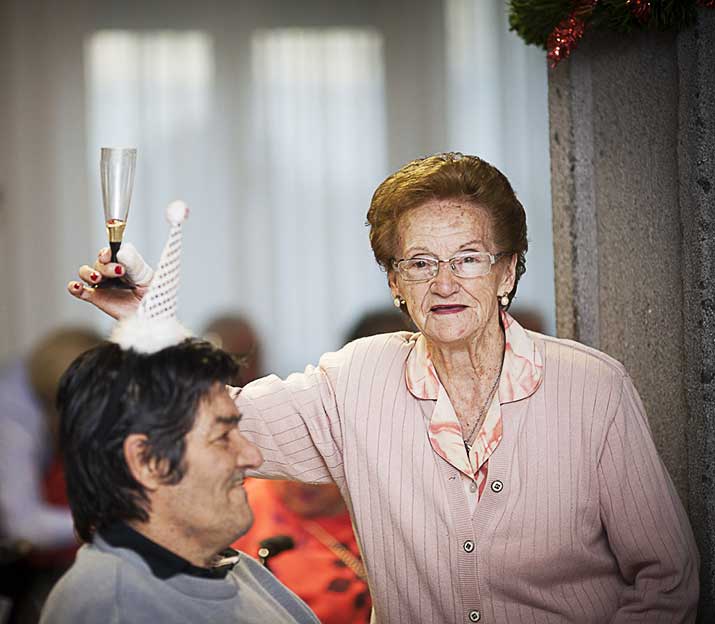 Brindis de Nochevieja en la Residencia de personas mayores Txurdinagabarri de Bilbao