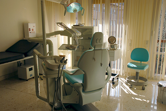 Cuidamos de la salud dental en colaboración con el odontólogo José Cruz Ruiz Villandiego