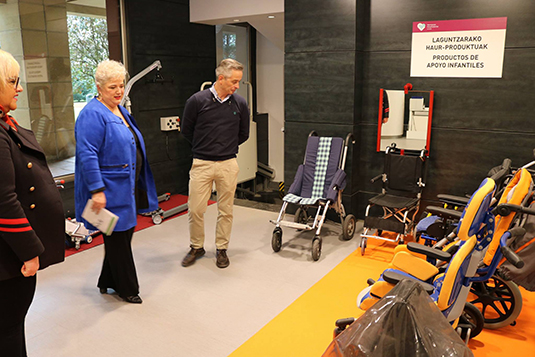 Etxetek renueva su exposición de productos de apoyo e incorpora una réplica de un piso adaptado para personas con discapacidad y dependencia