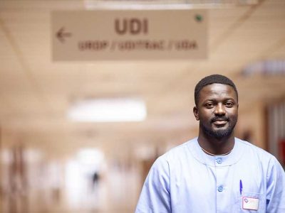 Ato Kwamena Sagoe, Aita Menni Ospitaleko Desgaitasun Intelektualaren Unitateko sarreran.